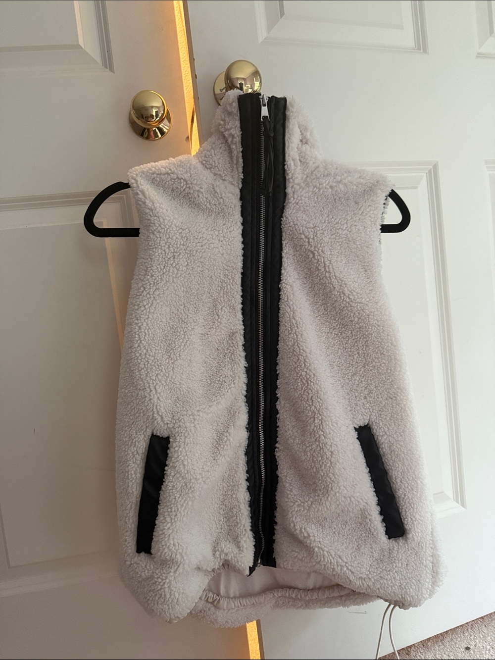 Abercrombie Women's Cream Sherpa Zip-Front Vest